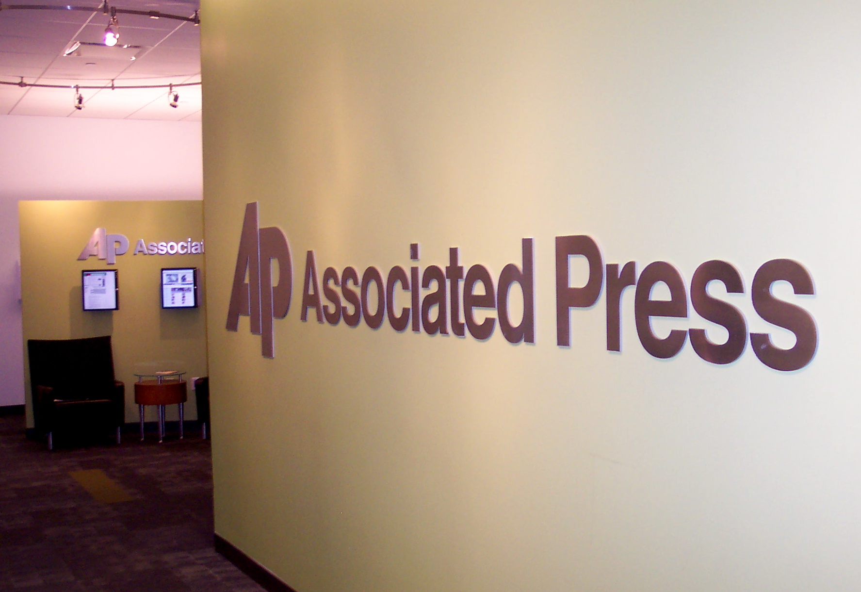 AP вимагає від представників ФБР не видавати себе за журналістів