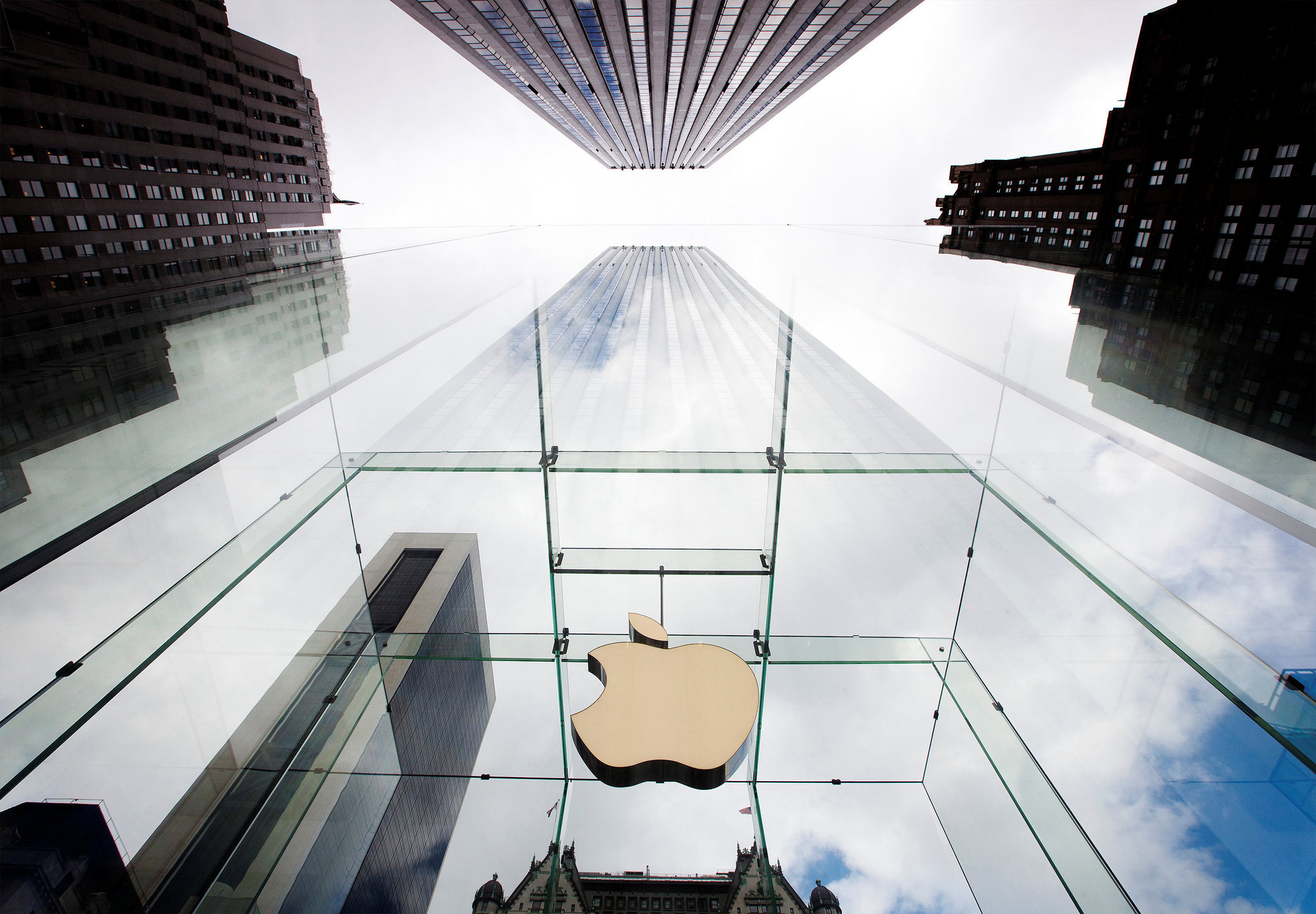Apple і Google знову опинилися в трійці найдорожчих брендів світу