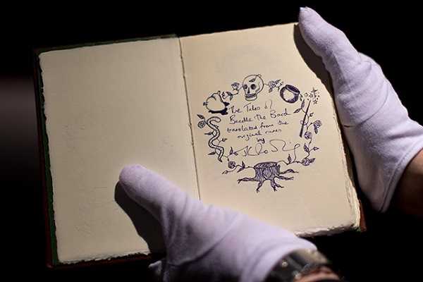 Одну з рукописних книг Джоан Роулінг продали за 368 тисяч фунтів