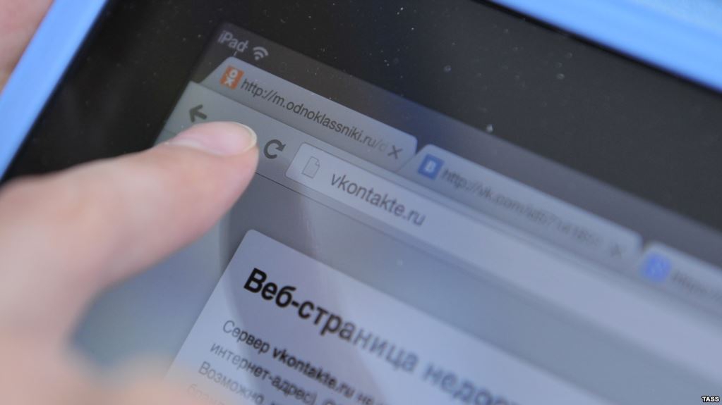 Російська прокуратура вимагає заблокувати пабліки про акції 2 квітня