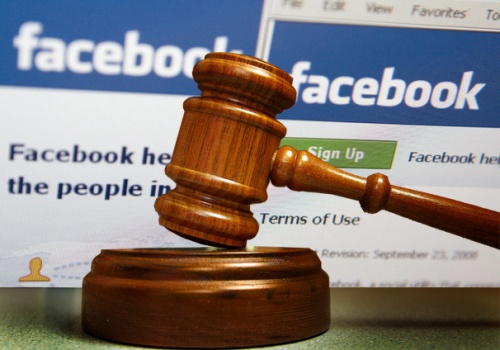 Соцмережа Facebook судиться з владою США через сповіщення користувачів про вилучення даних