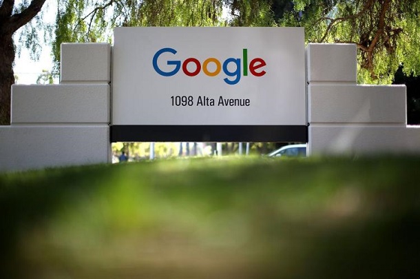 Автор сексистського маніфесту, якого звільнили з Google, подає на компанію до суду
